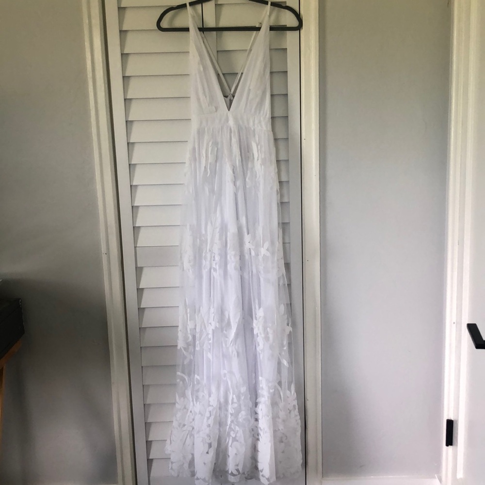 NWT Luxxel White Floral Maxi Dress